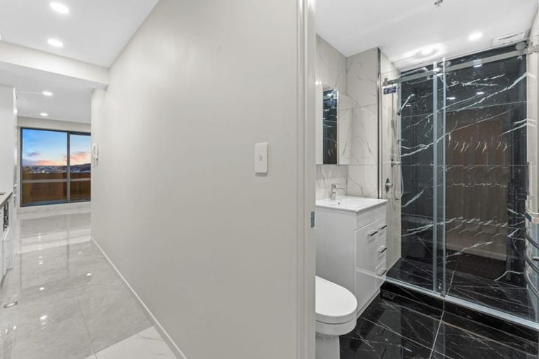 Photo of property in Alpha Apartments, 602/17 Vogel Lane, Auckland Central, Auckland, 1010
