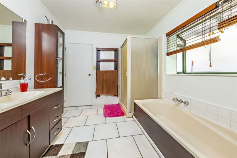Photo of property in 4 Bernina Place, Weymouth, Auckland, 2103