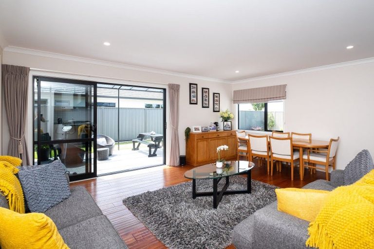 Photo of property in 16 Rotoiti Way, Poraiti, Napier, 4112