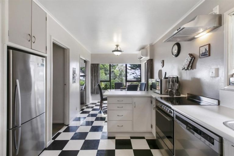 Photo of property in 37 Ridgemount Rise, Mangere Bridge, Auckland, 2022