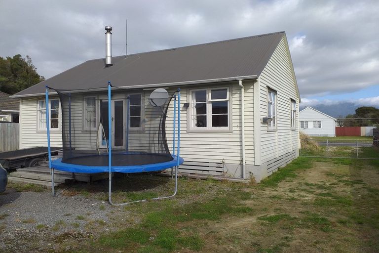 Photo of property in 5 Larsen Street, Westport, 7825