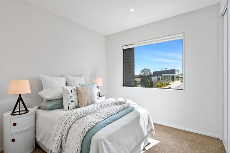 Photo of property in 14 Port Way, Rosehill, Papakura, 2113