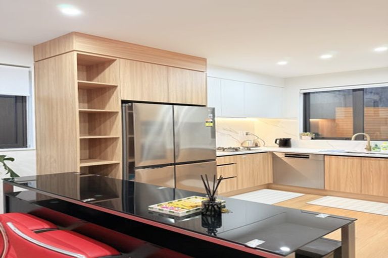 Photo of property in 584e Beach Road, Rothesay Bay, Auckland, 0630