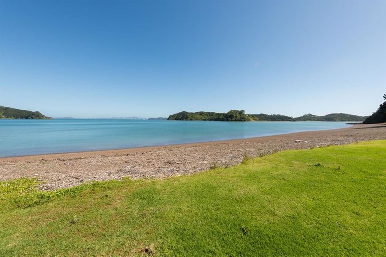 Photo of property in 250 Paroa Bay Road, Russell, 0272