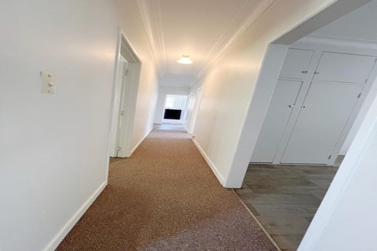 Photo of property in 18 Woodford Avenue, Henderson, Auckland, 0610