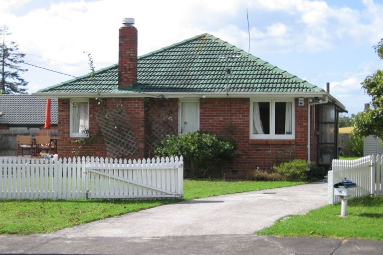 Photo of property in 15 Rixon Place, Te Atatu Peninsula, Auckland, 0610