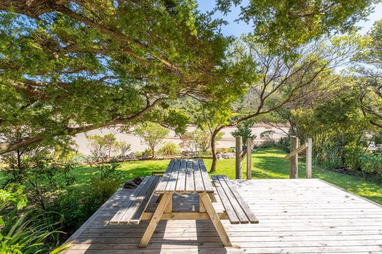 Photo of property in 50 Totara Avenue, Collingwood, 7073