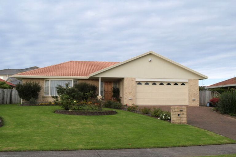 Photo of property in 18 Keswick Close, Northpark, Auckland, 2013