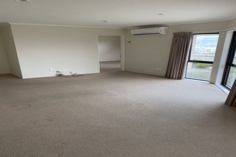 Photo of property in 36 Percy Kinsman Crescent, Riverstone Terraces, Upper Hutt, 5018