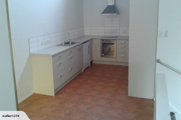 Photo of property in 154 Akaroa Drive, Maupuia, Wellington, 6022