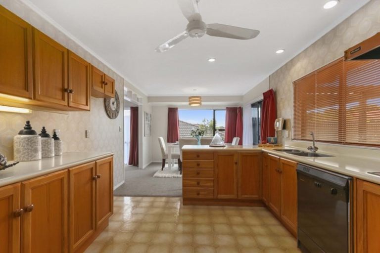 Photo of property in 6 Larkspur Court, The Gardens, Auckland, 2105