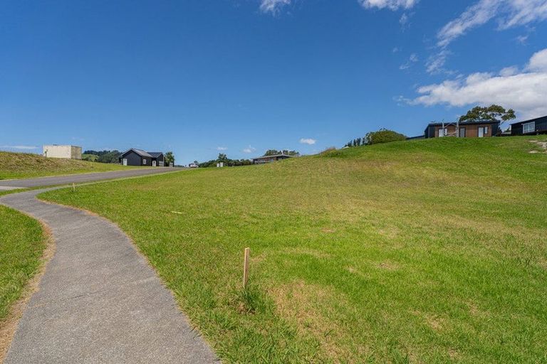 Photo of property in 2 Tinirau Place, Cooks Beach, 3591