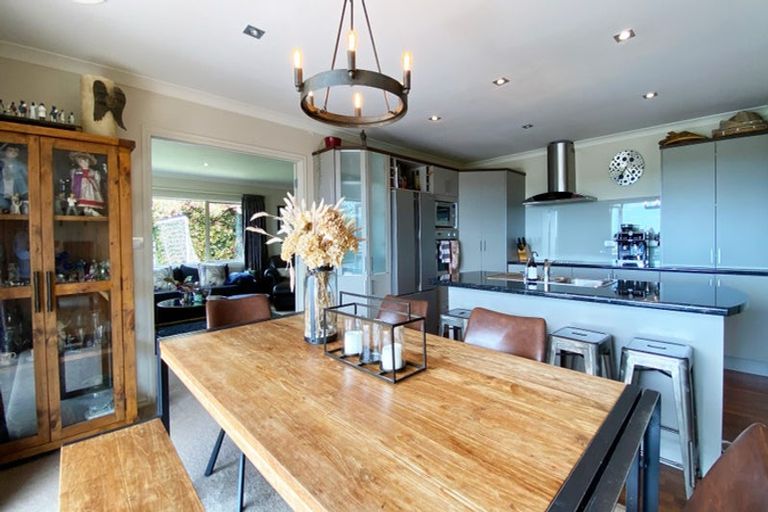 Photo of property in 124 Trig Road, Whitford, Howick, 2571