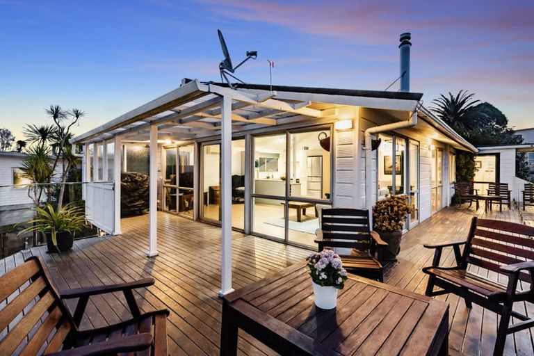 Photo of property in 797 East Coast Road, Northcross, Auckland, 0630