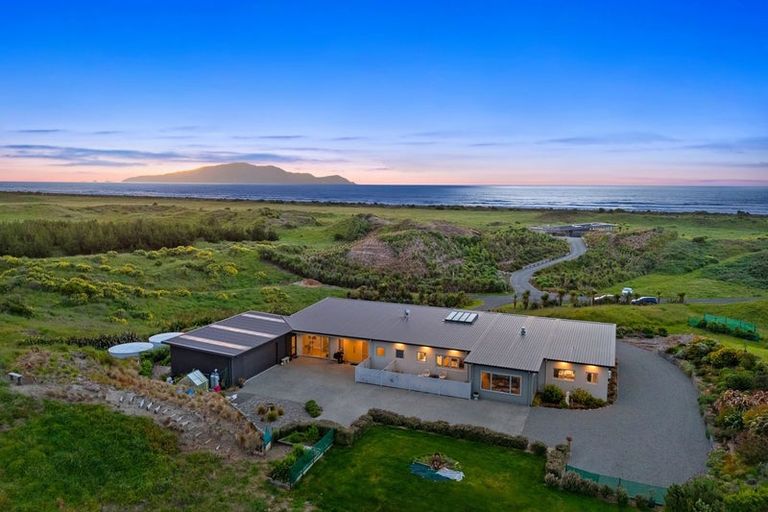 Photo of property in 25 Mahurenga Lane, Te Horo, Otaki, 5581