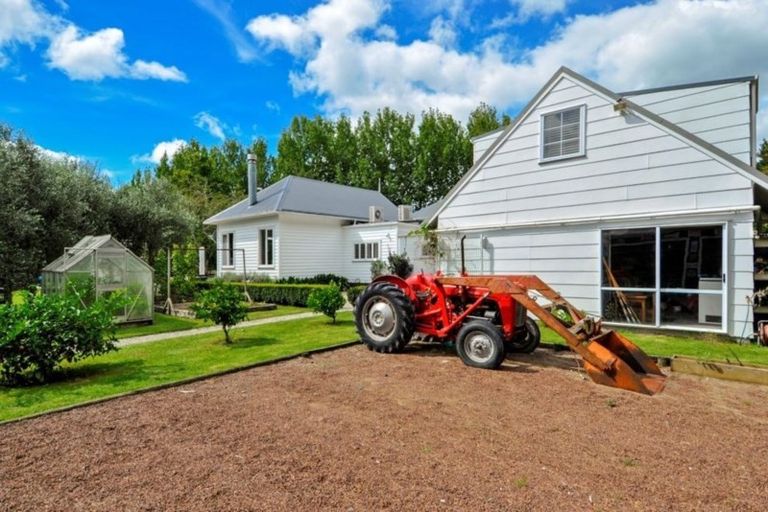 Photo of property in 62 Boord Crescent, Kumeu, 0891