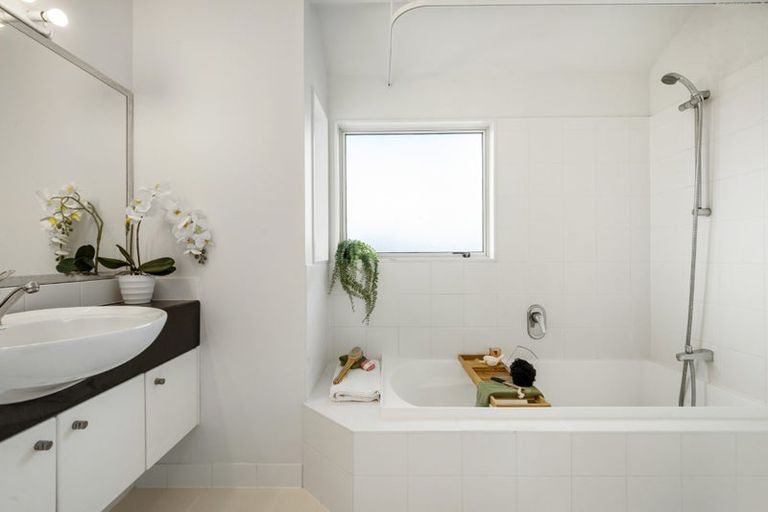 Photo of property in 1/137 Nile Road, Milford, Auckland, 0620