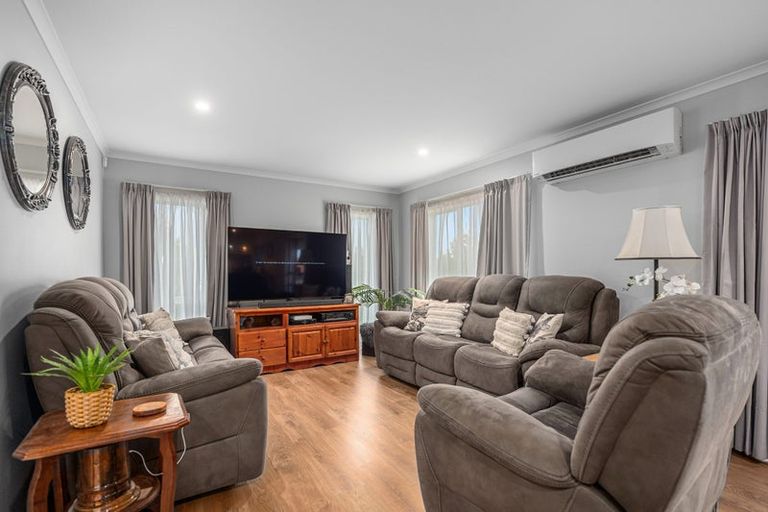 Photo of property in 5 Minerva Avenue, Helensville, 0800