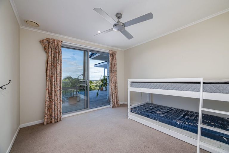 Photo of property in 20 Raroa Terrace, Waiatarua, Auckland, 0604