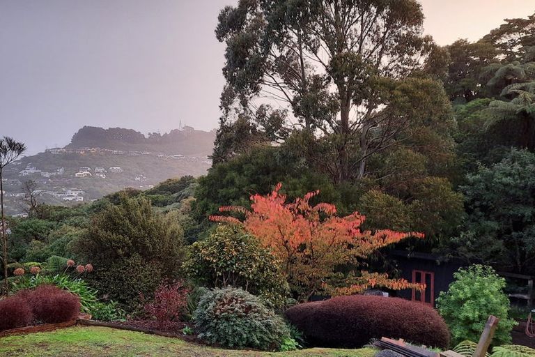 Photo of property in 21 Thatcher Crescent, Crofton Downs, Wellington, 6035