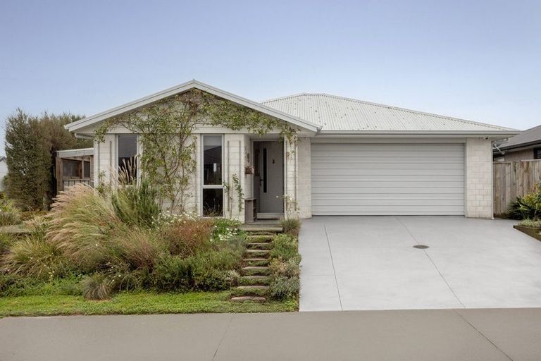 Photo of property in 3 Taioma Close, Papamoa, 3118