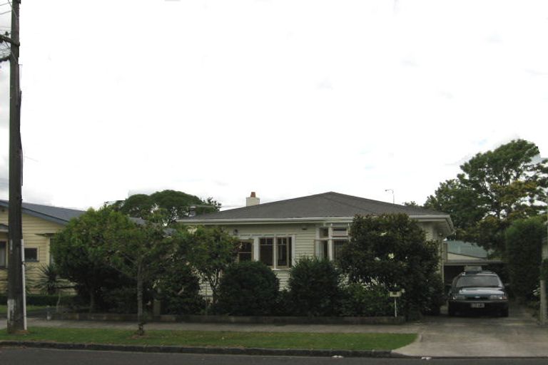 Photo of property in 35 Walmer Road, Point Chevalier, Auckland, 1022