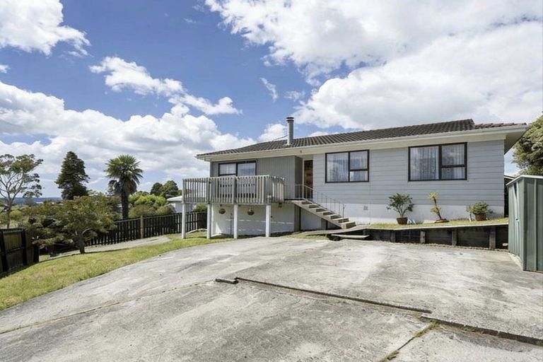 Photo of property in 28 Beauchamp Drive, Massey, Auckland, 0614