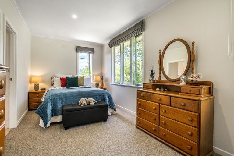 Photo of property in 16 Deane Avenue, Titirangi, Auckland, 0604