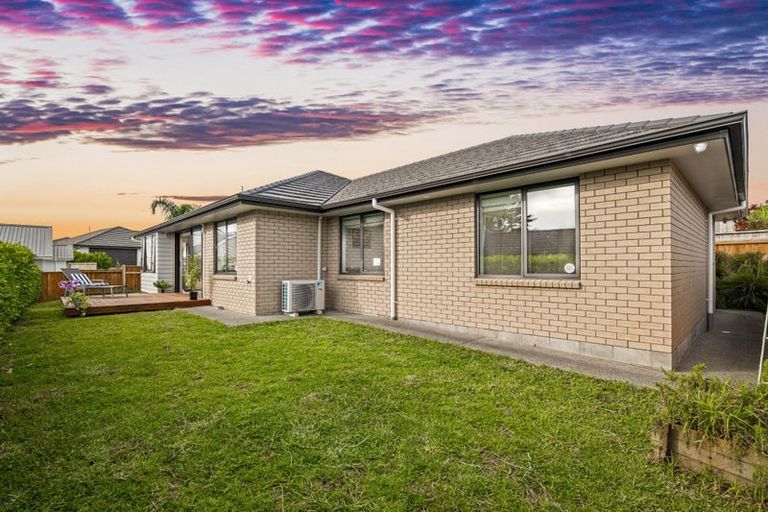 Photo of property in 8 Grenache Way, Kumeu, 0810