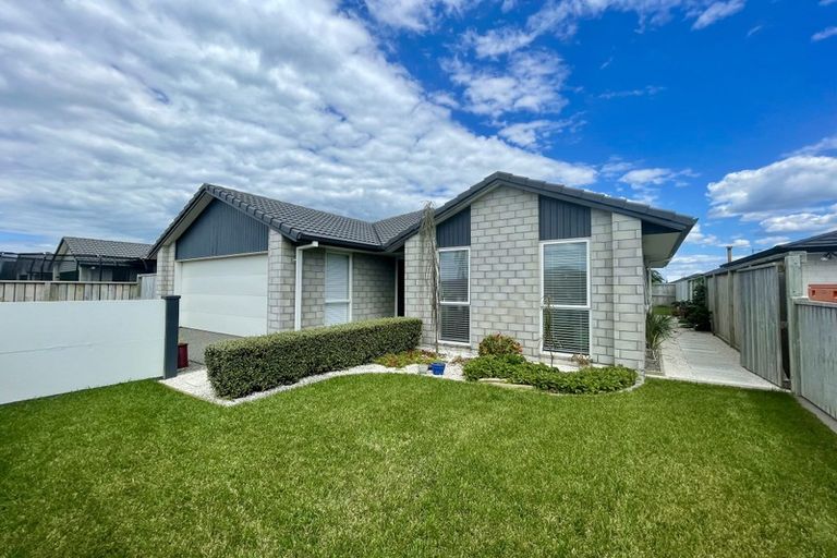 Photo of property in 7 Hiria Crescent, Papamoa Beach, Papamoa, 3118