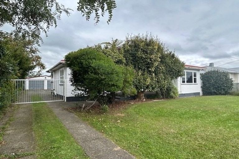 Photo of property in 20 Bartholomew Road, Levin, 5510