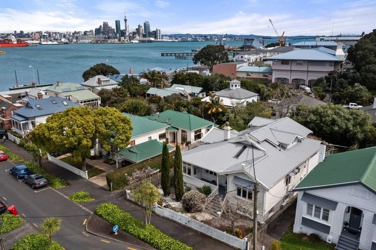 Photo of property in 7 Huia Street, Devonport, Auckland, 0624