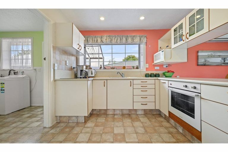 Photo of property in 2/203 Main North Road, Redwood, Christchurch, 8051