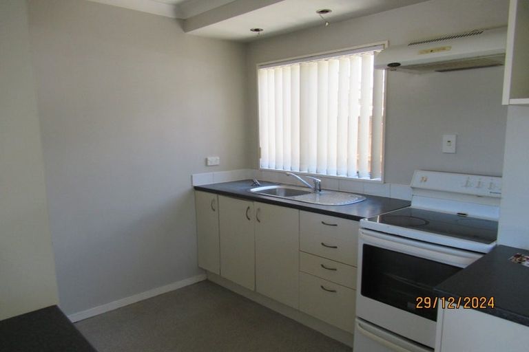 Photo of property in 10 Aldern Road, Massey, Auckland, 0614