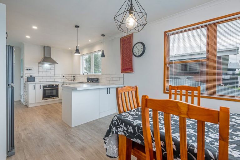 Photo of property in 10 Wairau Place, Kelvin Grove, Palmerston North, 4414