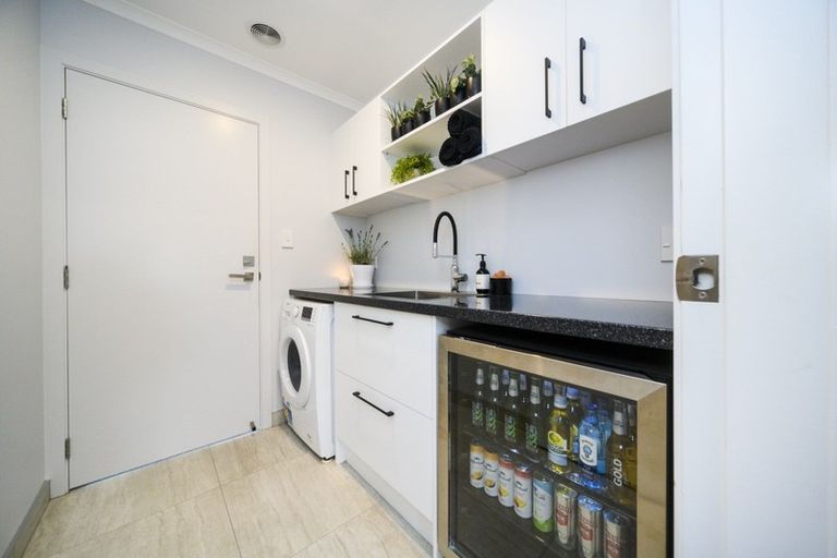 Photo of property in 18 Cyprus Place, Fitzherbert, Palmerston North, 4410