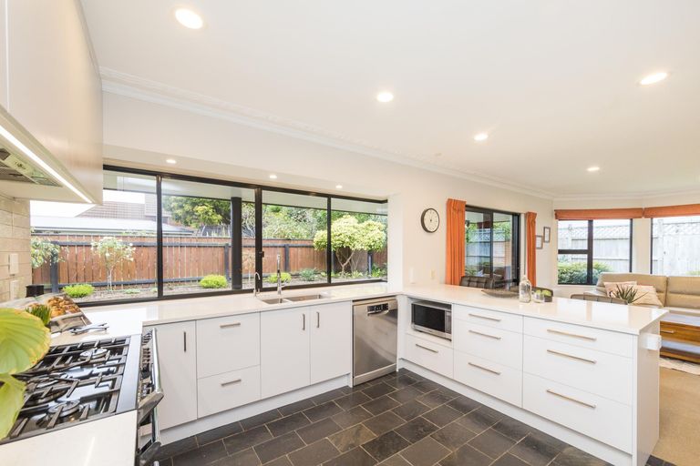Photo of property in 15 Phoenix Avenue, Hokowhitu, Palmerston North, 4410