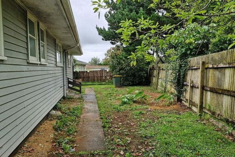 Photo of property in 15 Holmes Drive South, West Harbour, Auckland, 0618