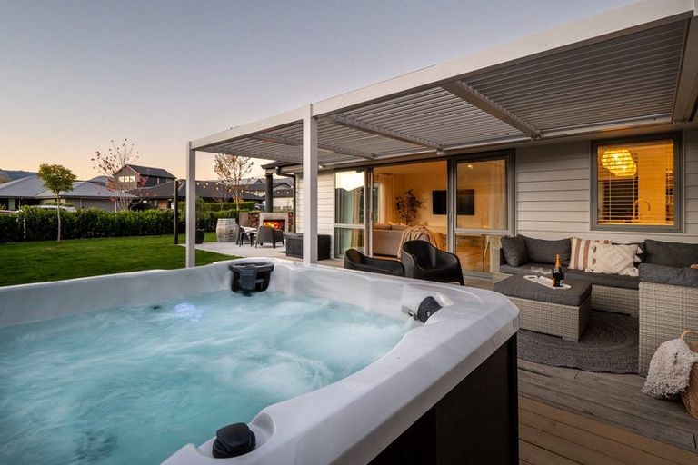 Photo of property in 37 Myles Way, Lower Shotover, Queenstown, 9304