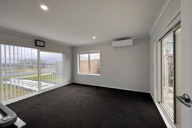 Photo of property in 30 Opouatu Avenue, Glenbrook, 2681