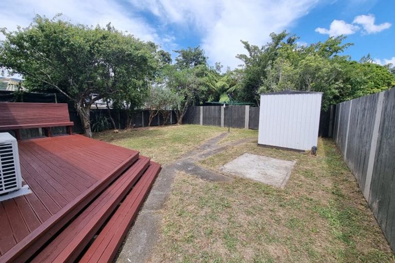 Photo of property in 28 Davidson Crescent, Tawa, Wellington, 5028