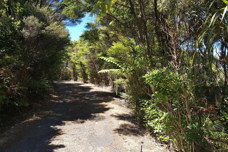 Photo of property in 164-166 Lone Kauri Road, Karekare, New Lynn, 0772