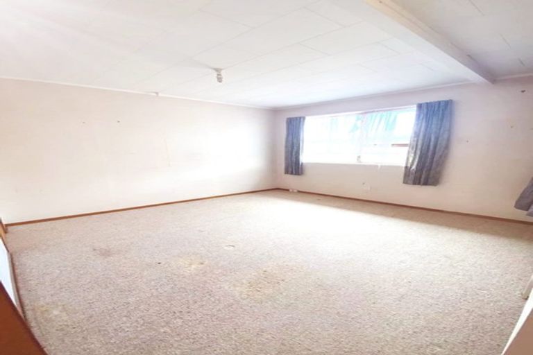 Photo of property in 13 Pipitea Place, Massey, Auckland, 0614