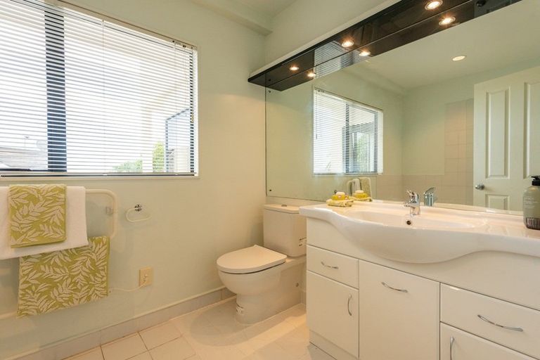 Photo of property in 136 Winara Avenue, Waikanae, 5036