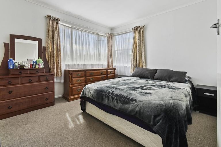 Photo of property in 43 Eddowes Street, Manurewa, Auckland, 2102