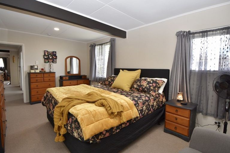 Photo of property in 65 Victoria Street, Carterton, 5713