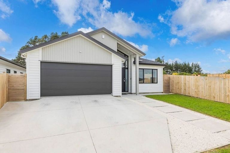 Photo of property in 26 Paihere Street, Huapai, Kumeu, 0810