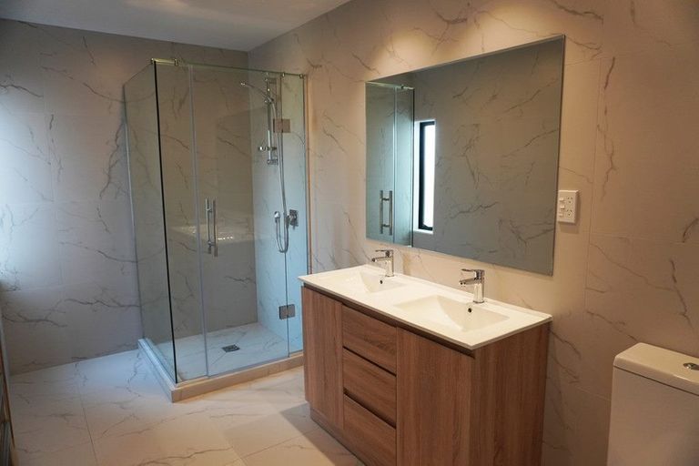 Photo of property in 28 Waihou Crescent, Albany Heights, Auckland, 0632