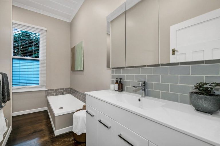 Photo of property in 47 Moa Road, Point Chevalier, Auckland, 1022
