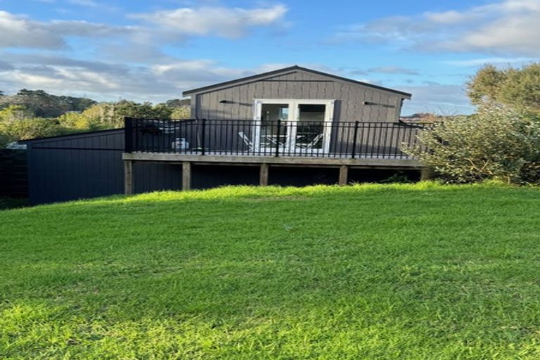 Photo of property in 60 Roberts Road, Matakatia, Whangaparaoa, 0930